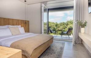 4 bedrooms, travel crib, free WiFi, bed sheets