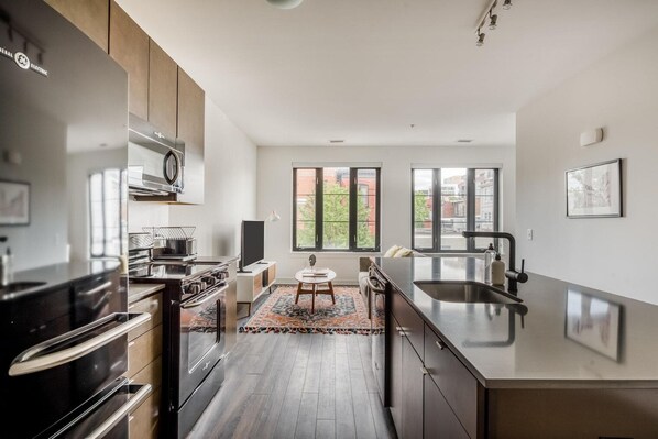 Refrigerador, microondas, horno, placa de cocina