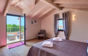 4 Schlafzimmer, Reisekinderbett, kostenloses WLAN, Bettwäsche