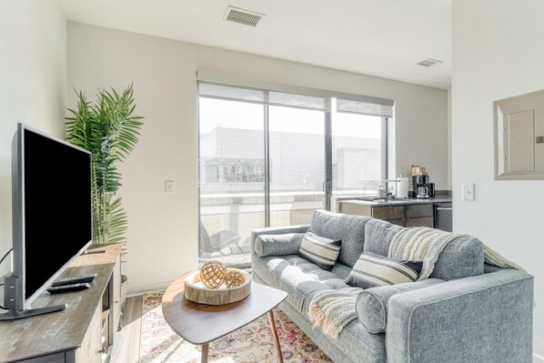 TV - Sleek Shaw 1BR w/ Elevator, nr Dining & Green Spaces, by Blueground (Washington, D.C.)