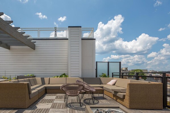 Terrace/patio - Superb Shaw Studio w/ Laundry, close to National Park, by Blueground (Washington, D.C.)
