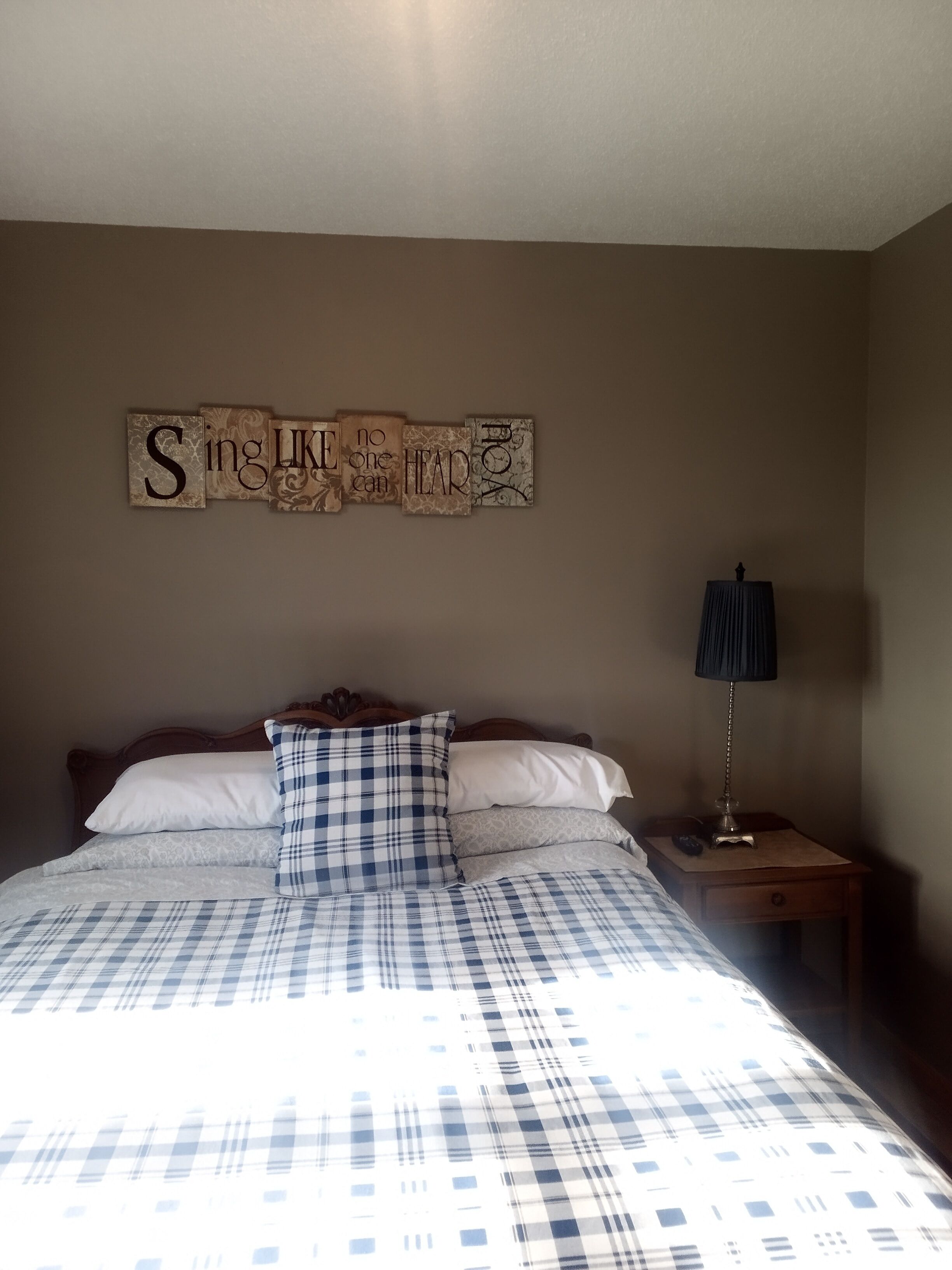 Individually decorated, individually furnished, laptop workspace