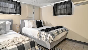 2 bedrooms, desk, iron/ironing board, WiFi