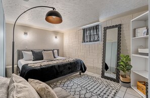 2 habitaciones, escritorio, tabla de planchar con plancha y wifi 