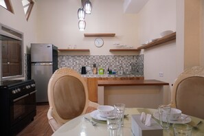 Highchair, cookware/dishes/utensils, dining tables