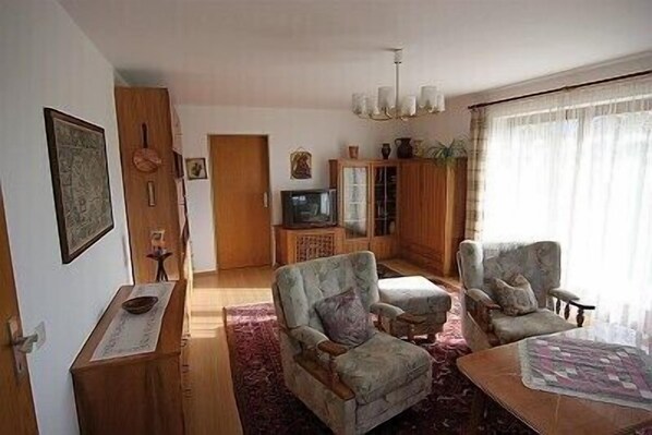 Living area - Vacation apartment with 57 sqm and 1 bedroom for 2 persons. South-facing terrace with mountain view (Bergen)