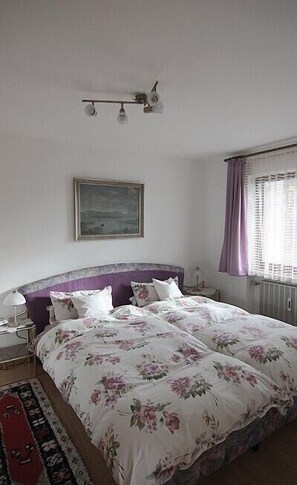 Room - Vacation apartment with 57 sqm and 1 bedroom for 2 persons. South-facing terrace with mountain view (Bergen)
