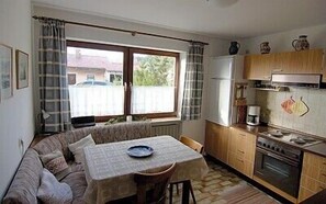 Private kitchen - Vacation apartment with 57 sqm and 1 bedroom for 2 persons. South-facing terrace with mountain view (Bergen)