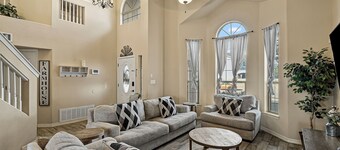 SUPERHOST-Huge Charming Farmhouse Style Home>Jacuzzi>Playground>Arcade>Billards