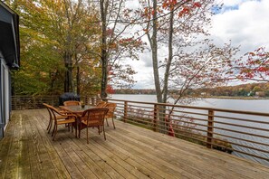 Outdoor dining - Tranquil Shores | Waterfront | Fire Pit | Hammock (Tobyhanna)