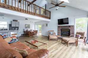 Télévision, cheminée