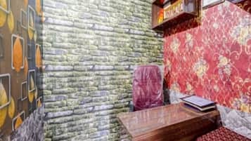 1 bedroom, hypo-allergenic bedding, desk, free WiFi