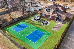 Exterior - Pickleball Court Ev Power Cord Hot Tub Pool Table (Memphis)