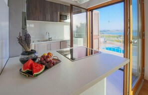 Fridge, oven, dishwasher, coffee/tea maker