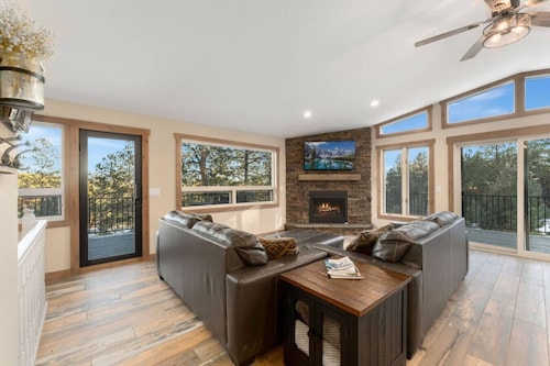 New The Pine Getaway Lots of Room Hot Tub Views