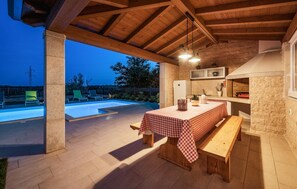 Outdoor dining - Beautiful home in Buje (Buje)