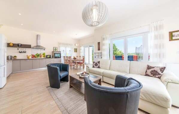 TV - Beautiful home in Buje (Buje)