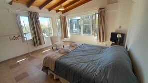 1 bedroom, travel cot, free WiFi, bed sheets