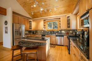 Fridge, oven, stovetop, dishwasher