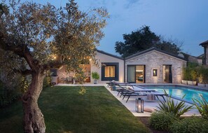 A modern house with a swimming pool, a well-maintained lawn, and outdoor seating. - Pet friendly home in Porec (Porec)