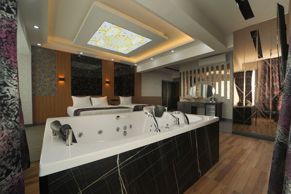 ห้องดีลักซ์สวีท, เตียงใหญ่ 1 เตียง, วิวเมือง