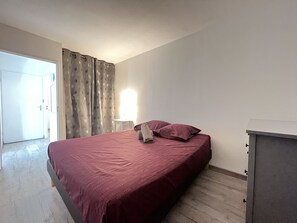 1 bedroom, free WiFi, bed sheets