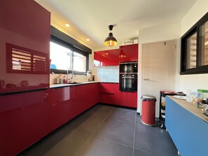 Refrigerador, microondas, horno y lavavajillas