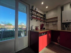 Réfrigérateur, micro-ondes, four, lave-vaisselle