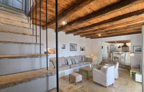 TV, fireplace, DVD player, stereo