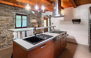 Fridge, oven, dishwasher, coffee/tea maker