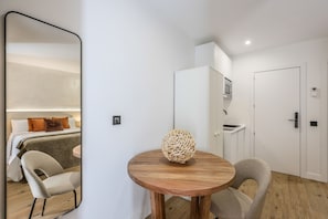 1 chambre, fer et planche à repasser, Wi-Fi gratuit, draps fournis