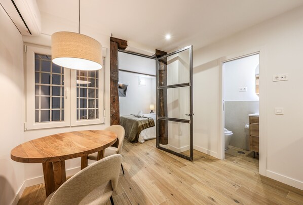 1 chambre, fer et planche Ă repasser, Wi-Fi gratuit, draps fournis