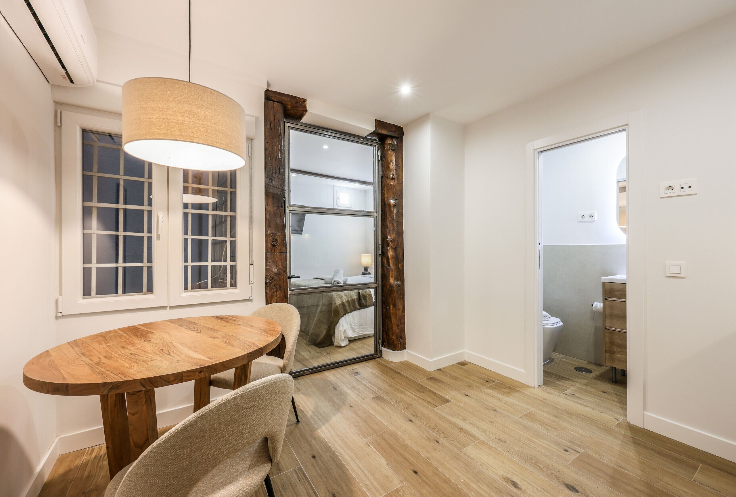 1 غرفة نوم ومكواة/لوح كي وواي فاي مجانًا وملاء ات أسرّة