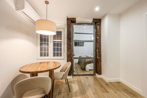 1 chambre, fer et planche Ă repasser, Wi-Fi gratuit, draps fournis