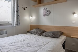 3 chambres, fer et planche Ă  repasser