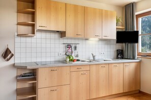 Kühlschrank, Herdplatte, Geschirrspüler