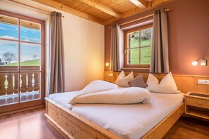 1 bedroom, free WiFi, bed sheets - Apartment 'Ronsolhof Hauenstein' with Mountain View, Shared Garden and Wi-Fi (Castelrotto BZ)