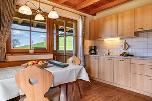 Dining - Apartment 'Ronsolhof Santner' with Mountain View, Shared Garden and Wi-Fi (Castelrotto BZ)