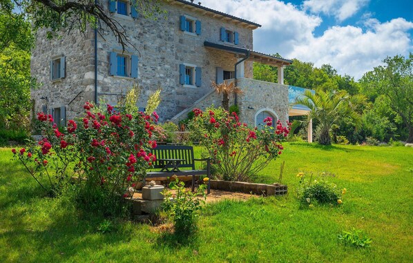 Property grounds - Lovely home in Labin - Rabac (Labin - Rabac)