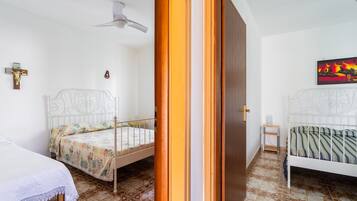 2 bedrooms, bed sheets
