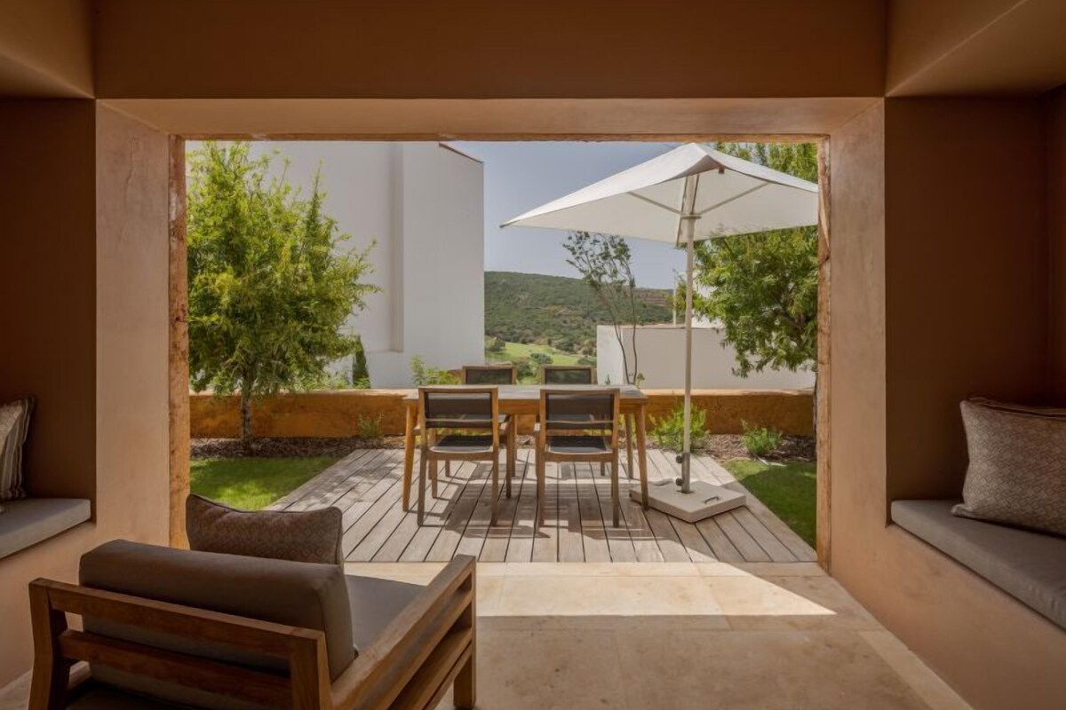ONE BEDROOM RESIDENCE T