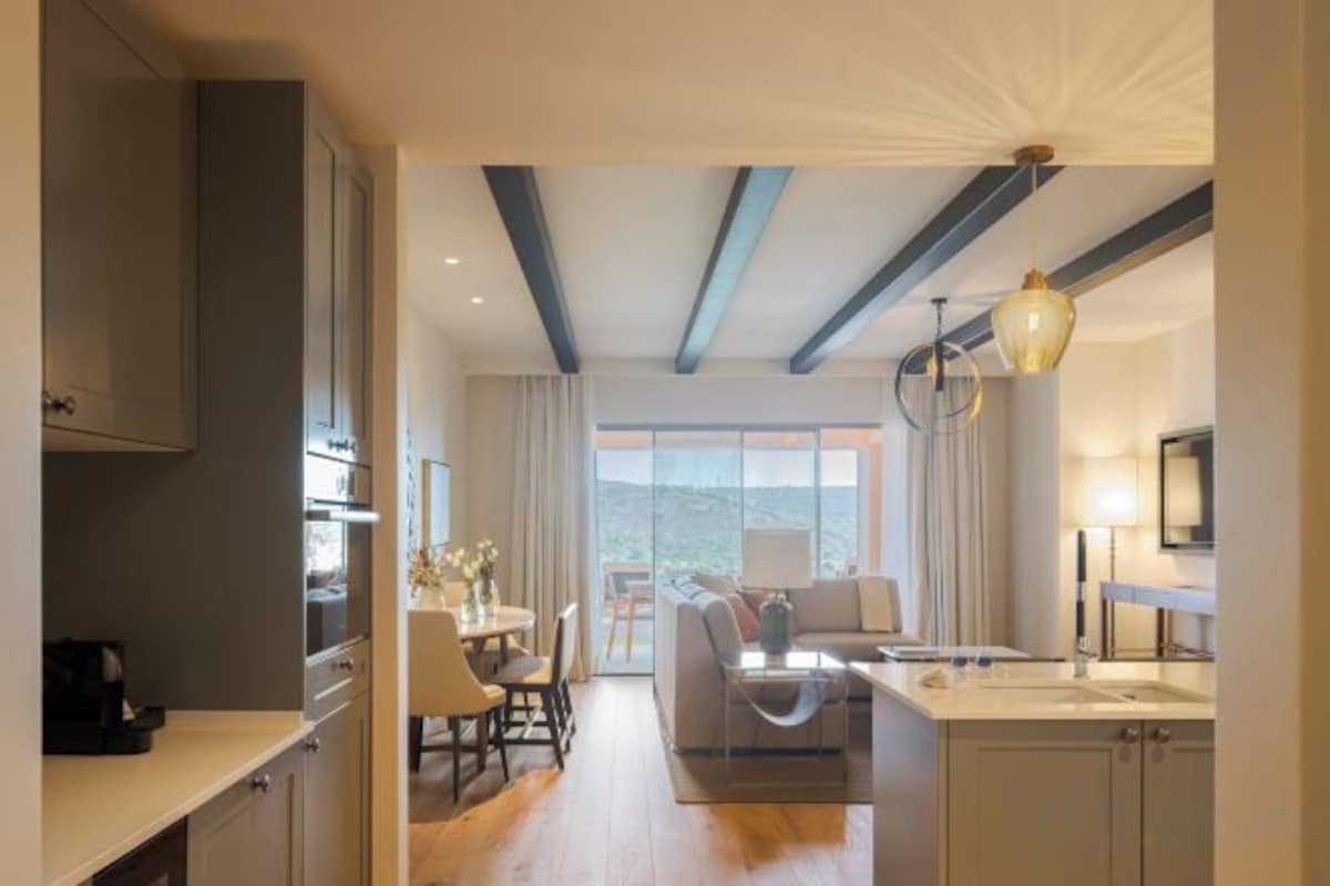 One Bedroom Suite With Valley View