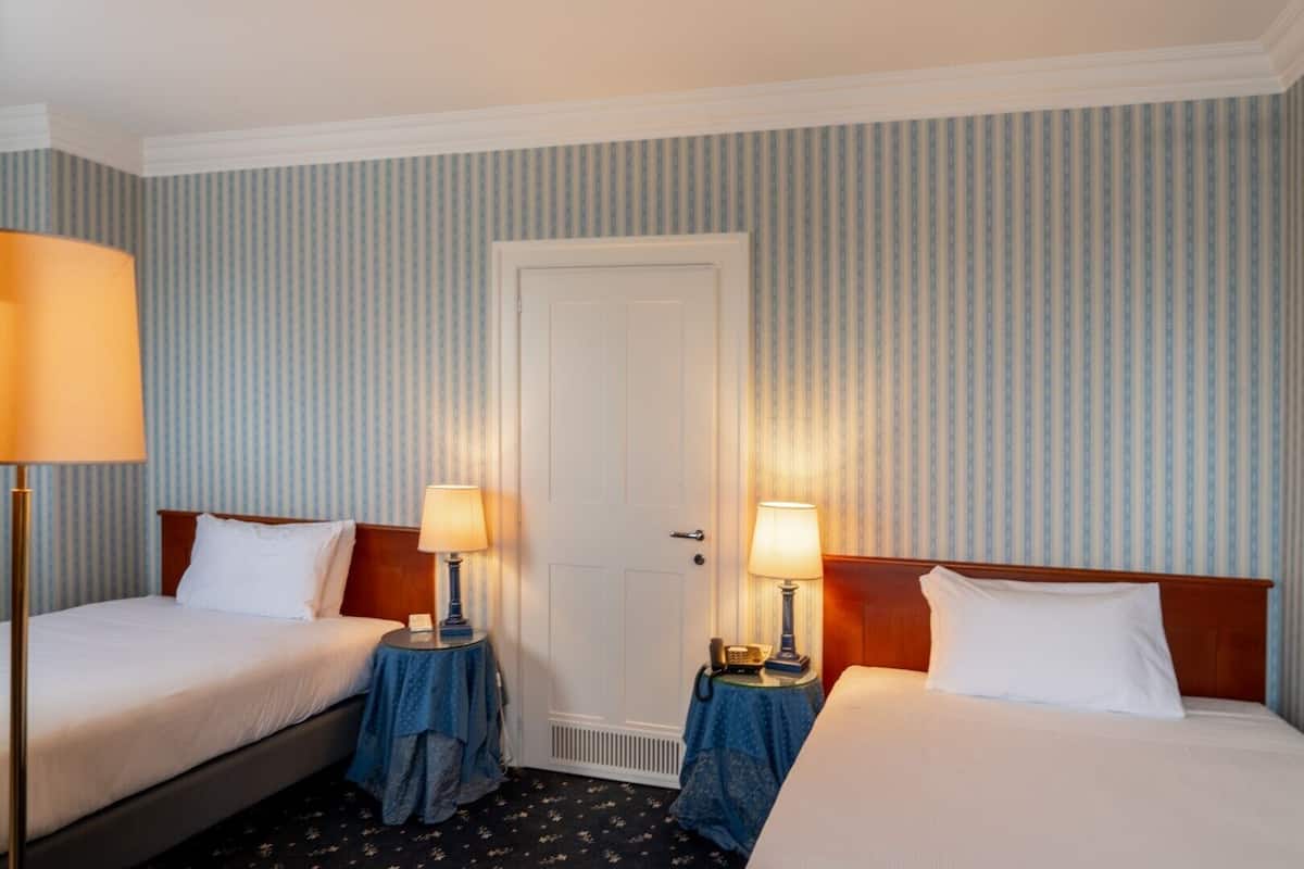 Family Room | Down duvets, in-room safe, desk, laptop workspace