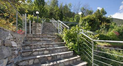 Appartement 'La Maison De Deni - Vista Montagna' avec vue sur la montagne, jardin privé et Wi-Fi