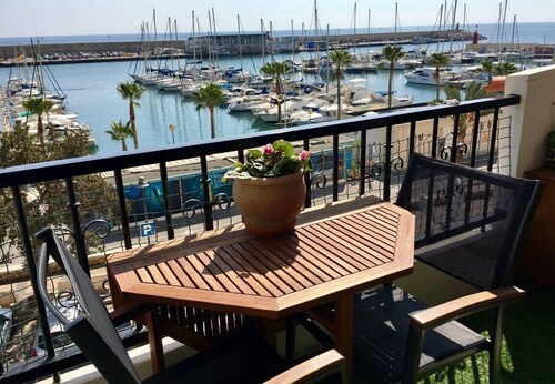 Apartment 'Vistas Al Puerto' with Sea View, Balcony and Wi-Fi