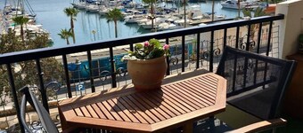 Appartement 'Vistas Al Puerto' met Uitzicht op Zee, Balkon en Wi-Fi