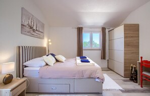 3 habitaciones, cuna de viaje, wifi gratis y ropa de cama