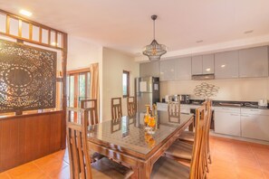 Deluxe Villa | Private kitchen | Full-size fridge, microwave, electric kettle, toaster - Bali Haven 3BDR Private Pool Villa (Pattaya)