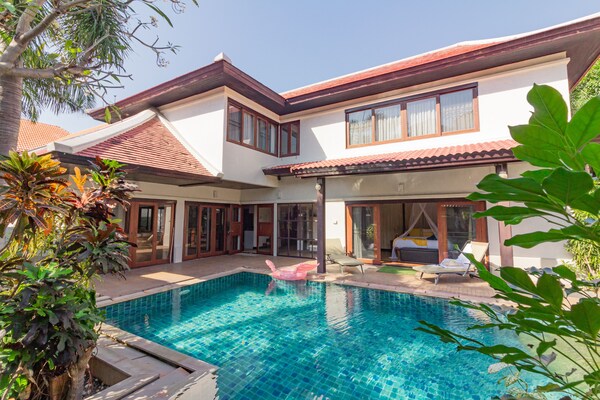 Bali Haven 3bdr Private Pool Villa - Pattaya City