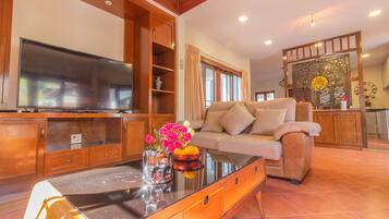 Deluxe Villa | Living area | 55-inch Smart TV with digital channels, Netflix, streaming services